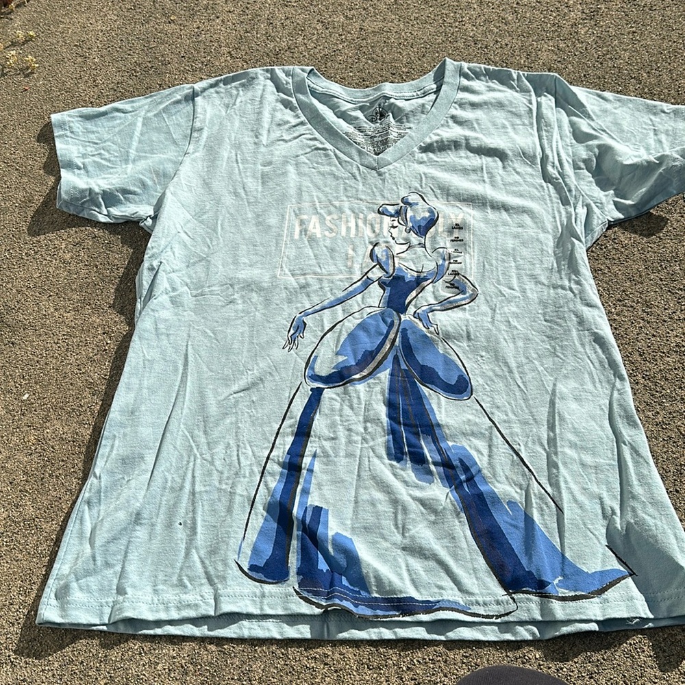 Disney Cinderella “fashionably late” short sleeve tee! Size XL! Brand new w/tags